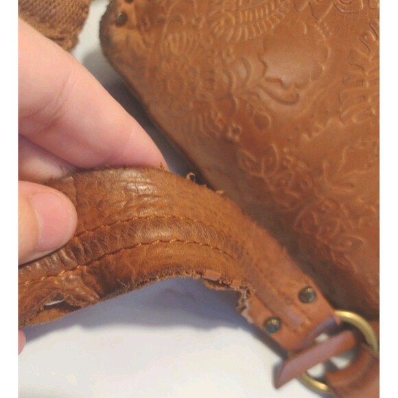 The SAK Women’s Silverlake Leather Crossbody Bag Embossed With Studs - Picture 7 of 16